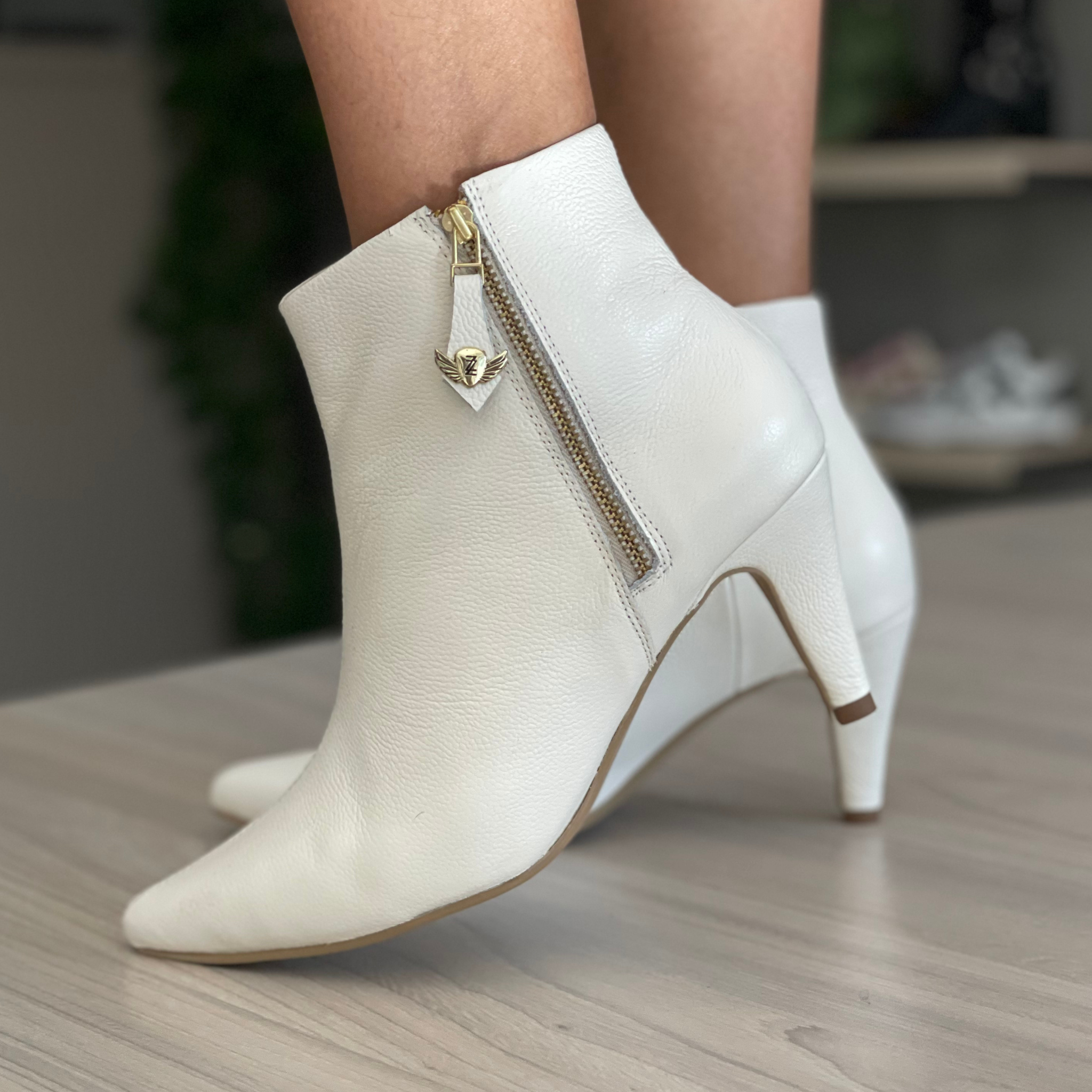 Botin STILETTO blanco hueso