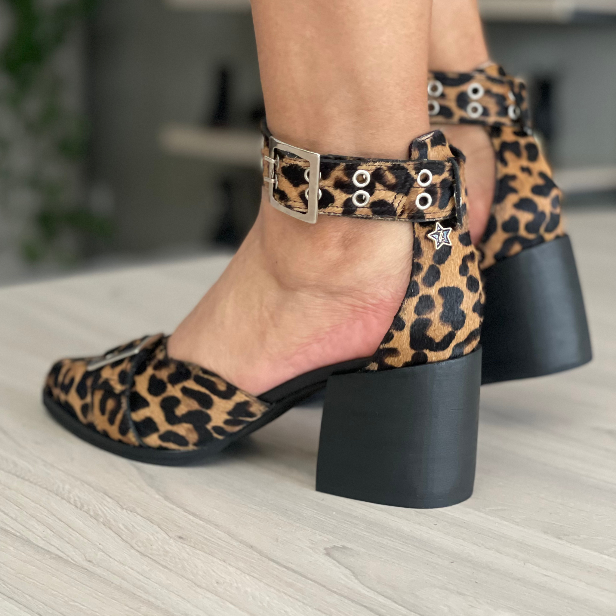 Sandalia de tacon MABEL leopardo print