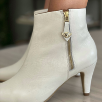 Botin STILETTO blanco hueso