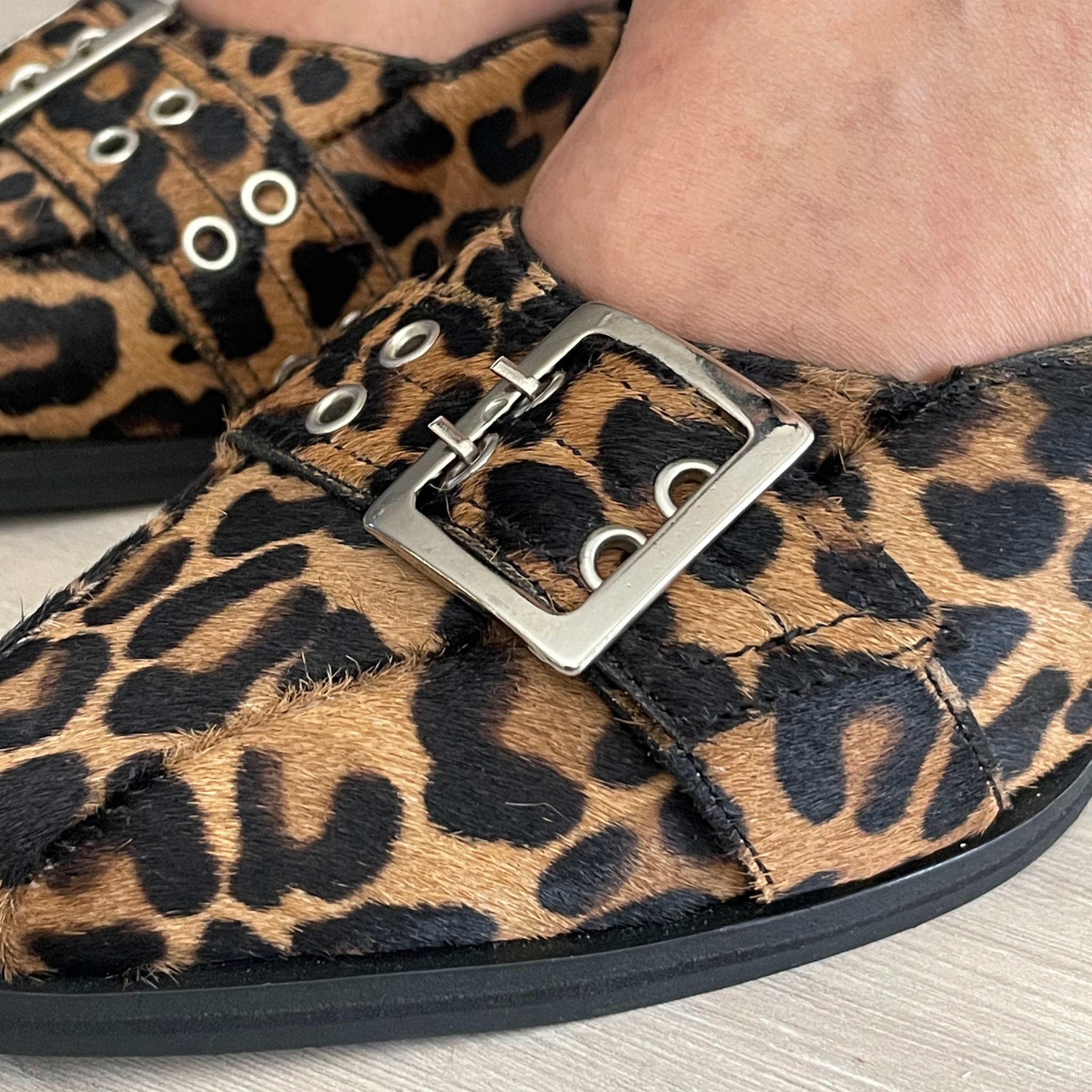 Sandalia de tacon MABEL leopardo print